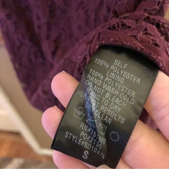 Storia High Neck Lace Mini Dress burgundy red size small - Picture 4 of 7